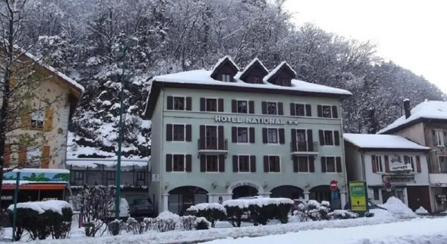 CitHôtel Le National, Забронировать Отель Клюз Гранд Массив