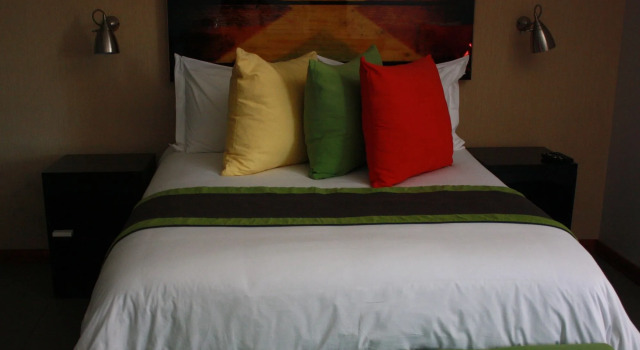 Yalla Yalla Boutique Hotel, Забронировать Бутик-отель Эмалахлени Мпумаланга, рядом с Pick &amp; Pay Mini Witbank