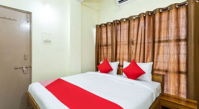 Oyo 24844 Hotel Samrat, Забронировать Отель Отели штата Махараштры 3 звезды, 3*