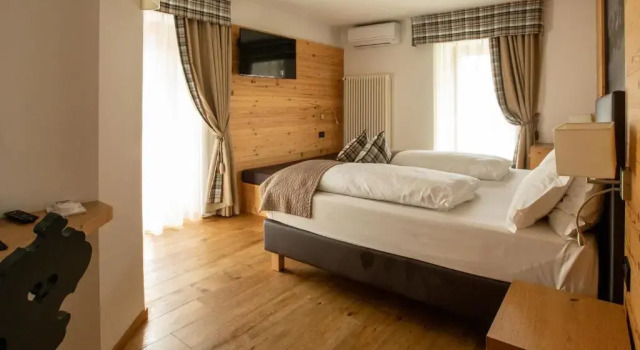 Трёхместный номер Standard с балконом Hotel Ravelli Luxury Spa