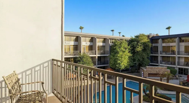 Четырёхместный номер Deluxe с балконом Wyndham Phoenix Airport - Tempe