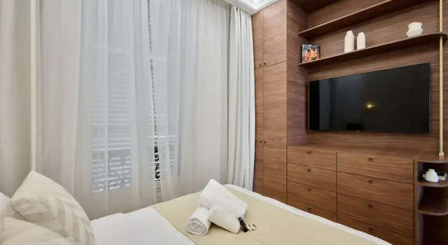 Luxurious Matignon/saint Honore Apartment, Забронировать Апартаменты/квартира Париж Иль-де-Франс, рядом с Вокзал Сен-Лазар