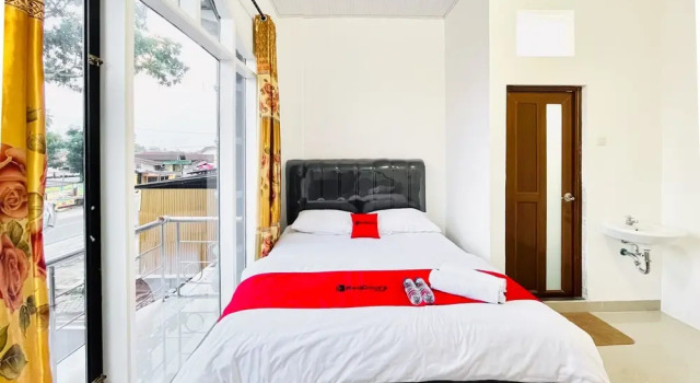 Номер Deluxe RedDoorz at Orien Guesthouse Pematang Siantar