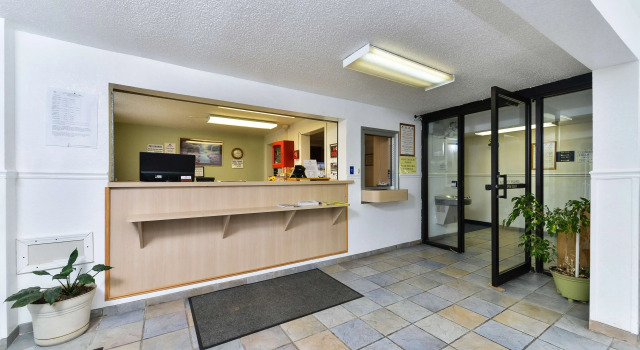 Americas Best Value Inn Jefferson City, Забронировать Отель Джефферсон-Сити Миссури, рядом с Гольф-центр Oak Hills