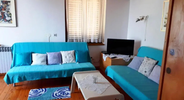 Apartments Ljuba I Mare, Prenota Appartamento Hotel a Isole Quarnerine con parcheggio, Parcheggio
