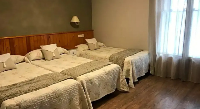 Трёхместный номер Standard с балконом Hotel Casa Morlans