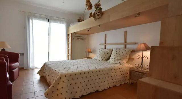 Spacious Villa With Heated Pool With Super Slide Between the Beach and Lake, Đặt Biệt thự Magalas Hérault