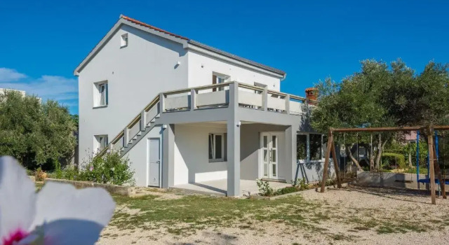 Apartment Radovic Nives