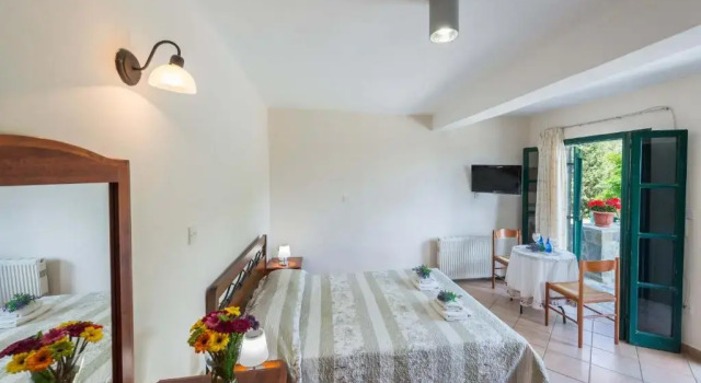 Themis House, Book Hotel Hoteller i Kakopetria med parkering, Parkering