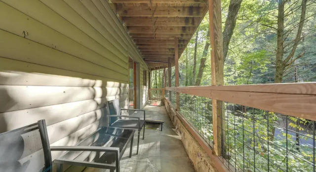 Cabin w/ Hot Tub: 2 Mi to Downtown Gatlinburg!