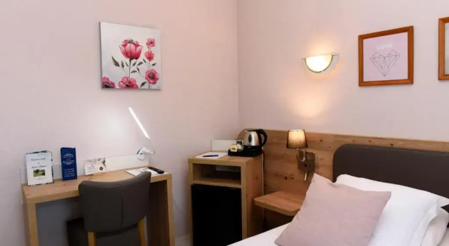 Номер Deluxe Azur Hotel