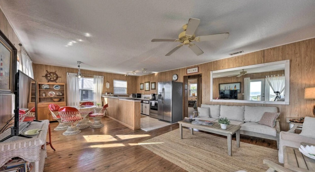 Коттедж с 2 комнатами с балконом Fernandina Cottage w/ Deck + Direct Beach Access!