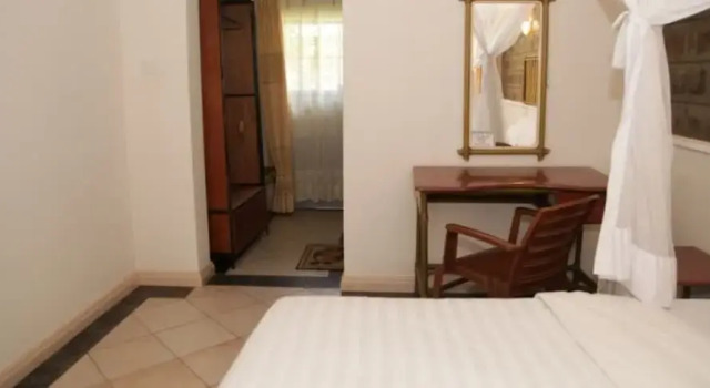 Trotters Hotel, Book Hotel Hoteller i Kenol med parkering, Parkering