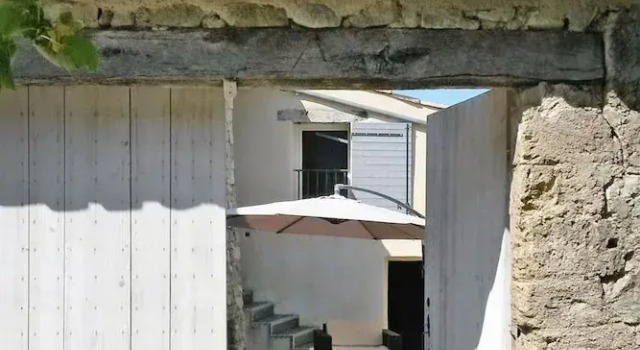 Коттедж Charming Stone Cottage, Savoillans