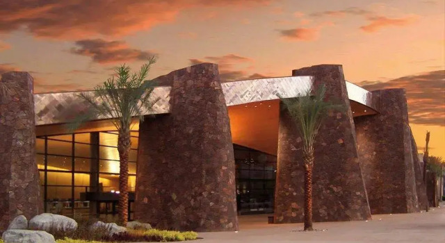 Renaissance Palm Springs Hotel, Забронировать Отель Палм-Спрингс Coachella Valley, рядом с Plaza de las Flores Shopping Center