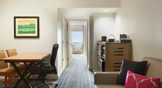 Двухместный люкс с видом на океан Embassy Suites by Hilton Dorado del Mar Beach Resort