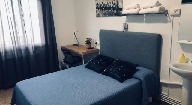 Pensión Carlos III, Book Hostel / Vandrerhjem Hostels i Baix Llobregat, Hostel / Vandrerhjem