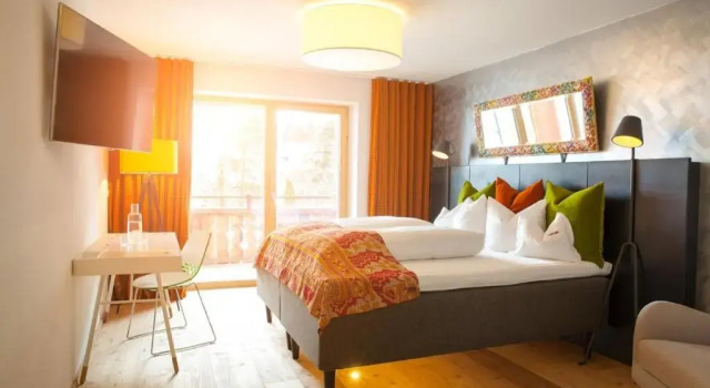 Номер Standard Raffls Tyrol Hotel