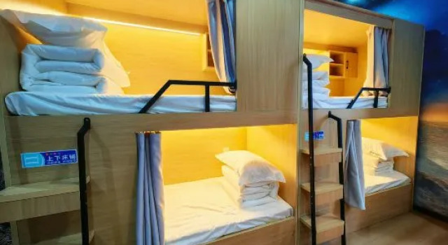 Кровать в общем номере (мужской номер) Si Bu Xiang Dream Collection Youth Hostel (Wuhan Garden Expo Branch)