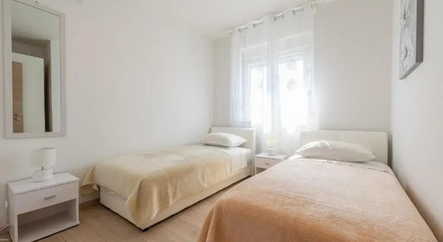 Apartments Villa Odesa with shared pool, Забронировать Апартаменты/квартира Задар Задарская жупания, рядом с Спортивный центр «Вишник»