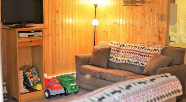 Pet Friendly Condo in Waterville Valley - Newly Refinished! - Whc23v, Varaa Hotelli Hotellit New England uima-altaalla, Uima-allas