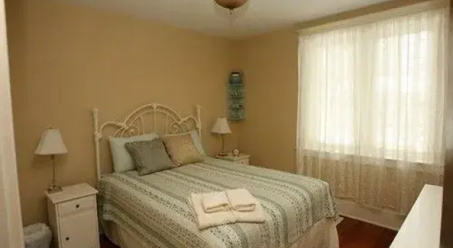 The Lakehouse in Calabogie, Book Hotel Calabogie Ottawa Valley