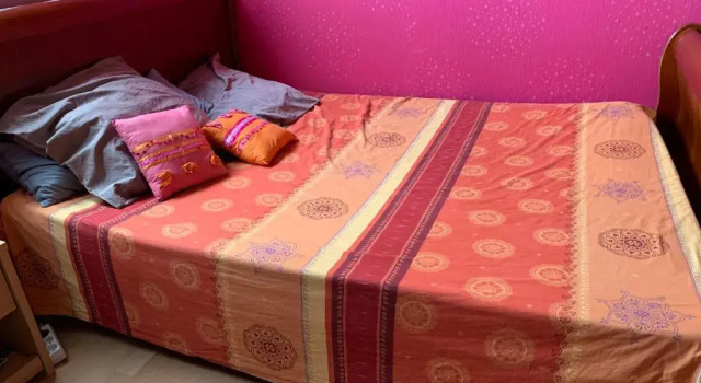 Jolie chambre Nenuphar dans belle maison, Rezerwuj Hotel Hotele w Rhône z parkingiem, Parking