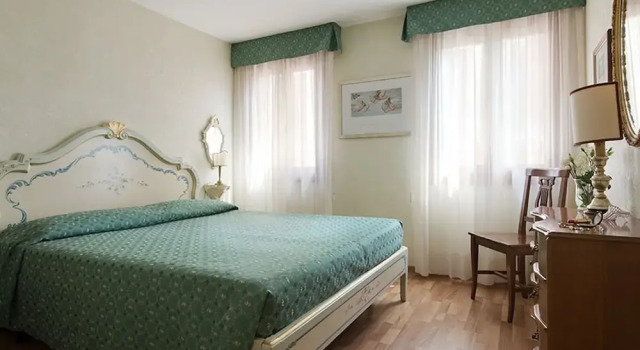 Aparment in the Heart of Venice, Ideally Situaded for Visiting the City, Забронировать Отель Отели Венеции с парковкой, рядом с Железнодорожный вокзал Венеция Санта Лючия, Парковка