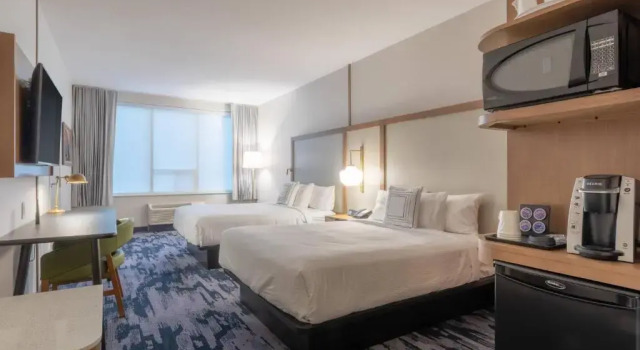 Четырёхместный номер Standard с видом на горы Fairfield by Marriott Inn & Suites Revelstoke