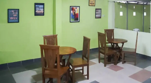 RedDoorz Syariah near Hermina Hospital Palembang 2, Rezerwuj Hotel Palembang Sumatra