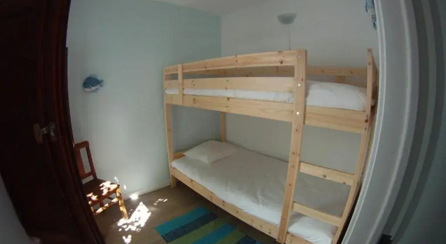 Кровать в общем номере Ahoy Porto Covo Hostel