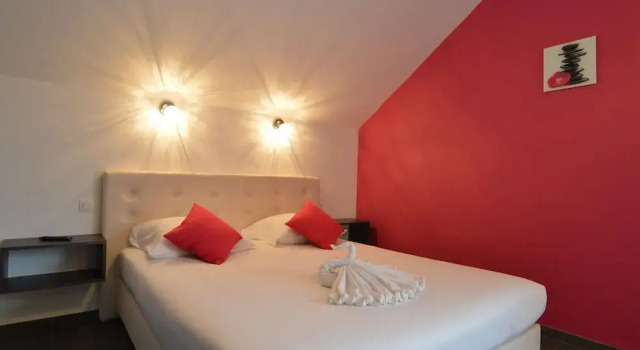 Lavish Villa in Malmedy with Heated Pool, Hot Tub, Infrared Sauna, Rezerwuj Willa Malmedy 
