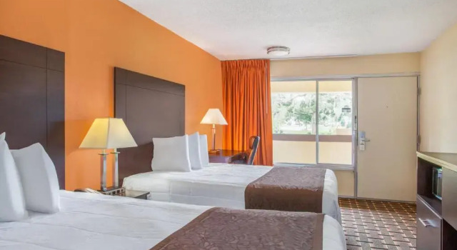Номер Deluxe Days Inn by Wyndham Brooksville