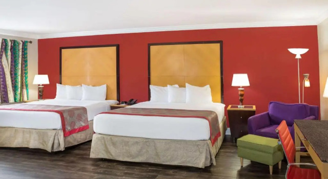 Четырёхместный номер Deluxe Ramada by Wyndham Miami Springs/Miami International Airport