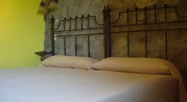 Peña Crespa, Varaa Hotelli Villaviciosa 
