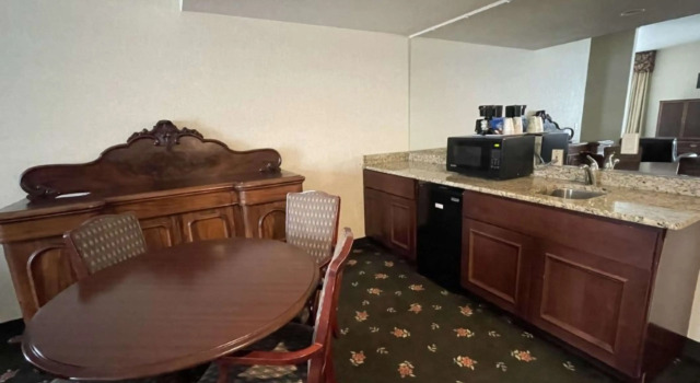 Двухместный люкс с 2 комнатами SureStay Hotel by Best Western Eureka