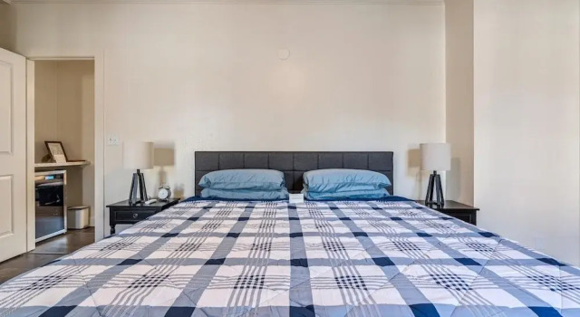 Семейный люкс Cinnamon Bear Creekside Inn