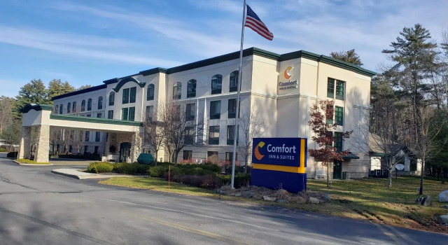 Кровать в общем номере Comfort Inn & Suites Lake George