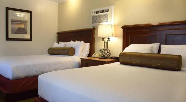 Четырёхместный номер Standard Scottys Lakeside Resort