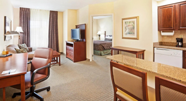 Четырёхместный люкс c 1 комнатой Staybridge Suites-Knoxville Oak Ridge by IHG