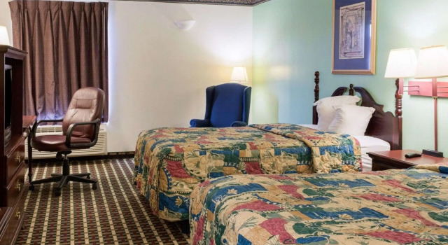 Четырёхместный номер Standard Econo Lodge Hopewell Near Fort Lee I-295