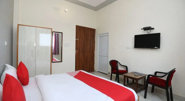 Oyo 17291 Shree Ram Palace, Prenota Hotel Hotel a Rewari con colazione, Colazione