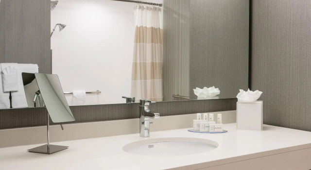 Четырёхместный номер Standard Courtyard by Marriott Omaha Bellevue at Beardmore Event Center