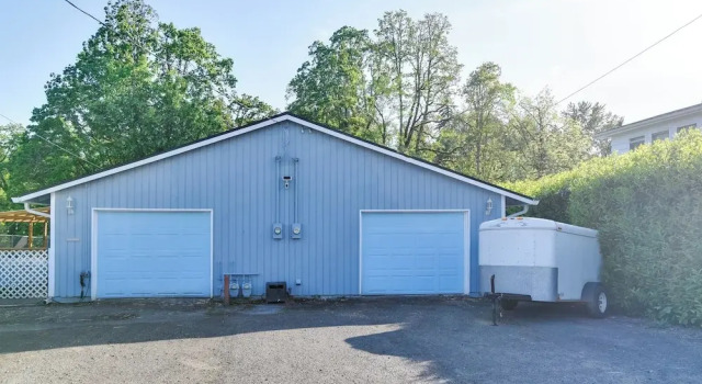 Walk to Dtwn Milwaukie: Family Gem w/ Creek Access, Rezervați Apartament Milwaukie Willamette Valley