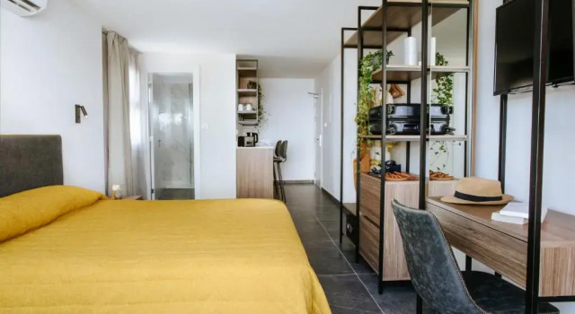 Полулюкс Cosmo Napa Boutique Hotel