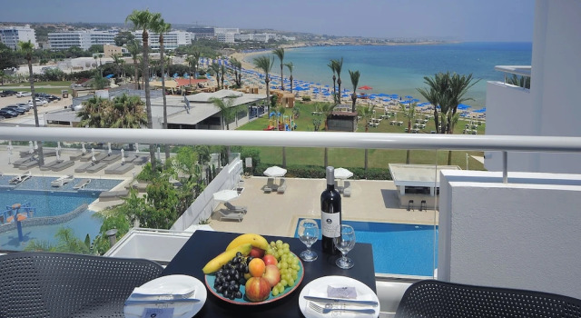 Номер Deluxe с балконом Okeanos Beach Boutique Hotel