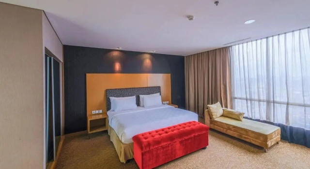 Полулюкс с видом на бассейн Swiss-Belhotel Mangga Besar