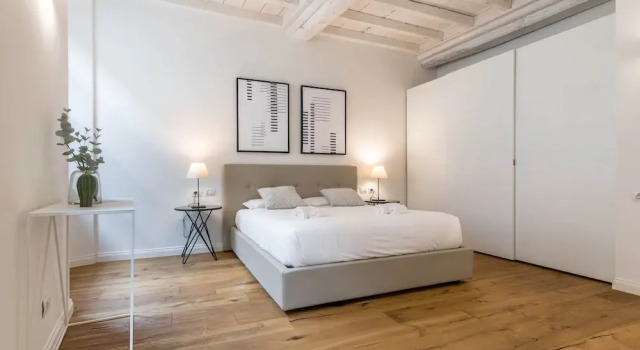 JOIVY Fulcorina Spiga Modern flat next to the Duomo, Забронировать Отель Милан Ломбардия, рядом с Colonne di San Lorenzo