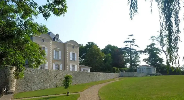 Domaine du Chêne Crucy, Забронировать Отель Оре-д'Анжу 