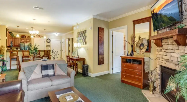 Downtown Delight, 2 Bedrooms, Pool, Hot Tub, Sleeps 6, Забронировать Отель Отели Гатлинберг с бассейном, Бассейн